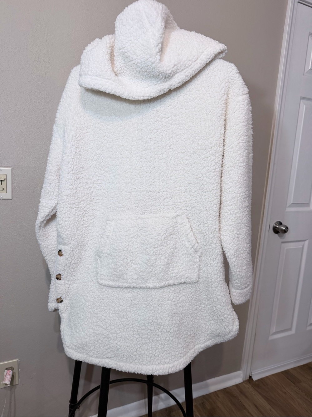 Koolaburra by UGG Women’s White Sherpa Fleece Pullover Hoodie Pockets, L Cozy